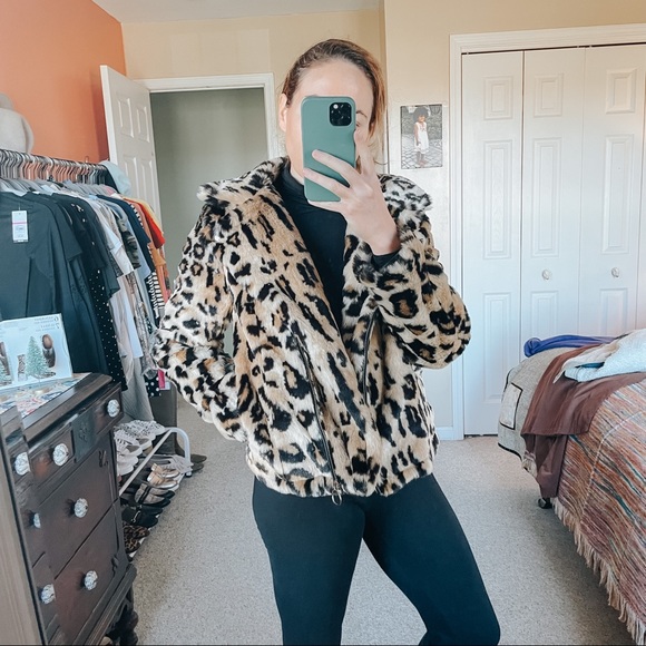 Forever 21 Faux Fur Winter Coat Size Medium NWOT - Picture 2 of 4